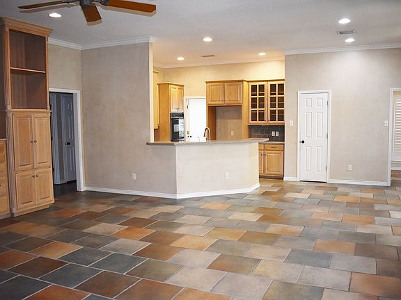 4th image of 4801 Rosewood Dr