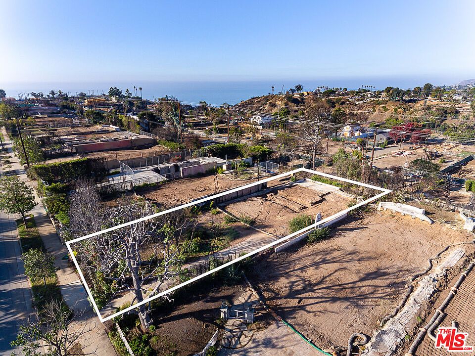 1st image of 711 Via De La Paz