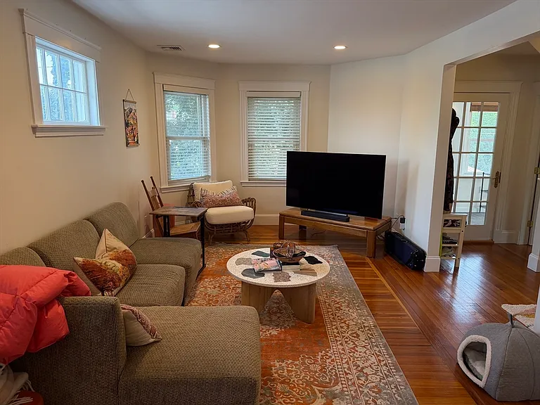 32-34 Chestnut St #32 — Photo 4