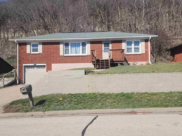 1025 E Bluff St, Cassville, WI 53806