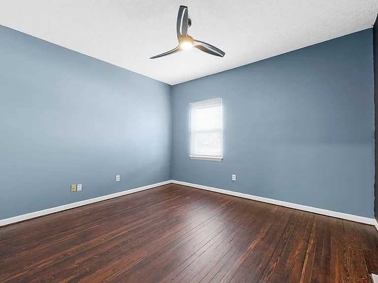 1635 Oak St #1635 — Photo 25