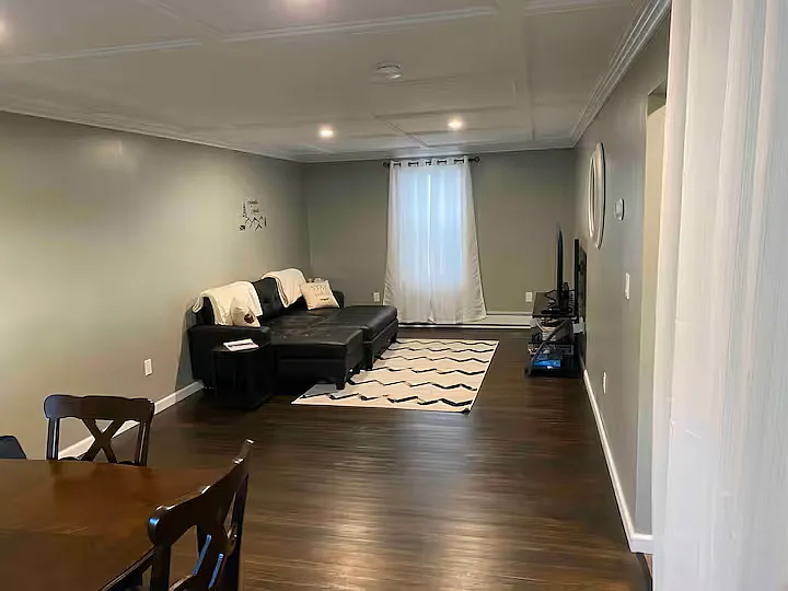 3 bed, 1356 sqft, $1,950 — Photo 2