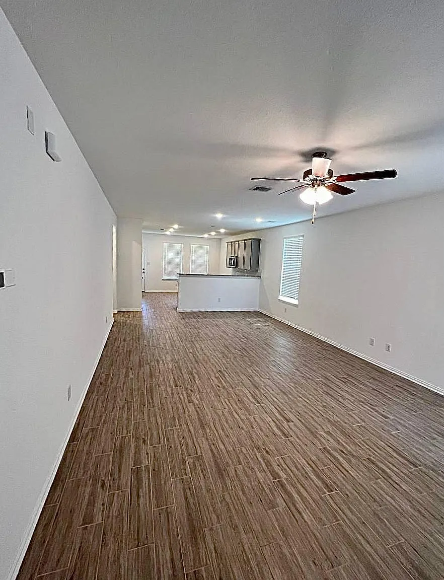 5 bed, 4.0 bath, 2573 sqft, $2,750 — Photo 4