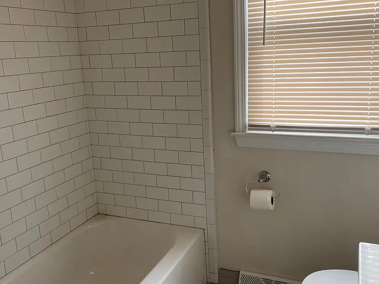 24255 Parklawn St — Photo 9