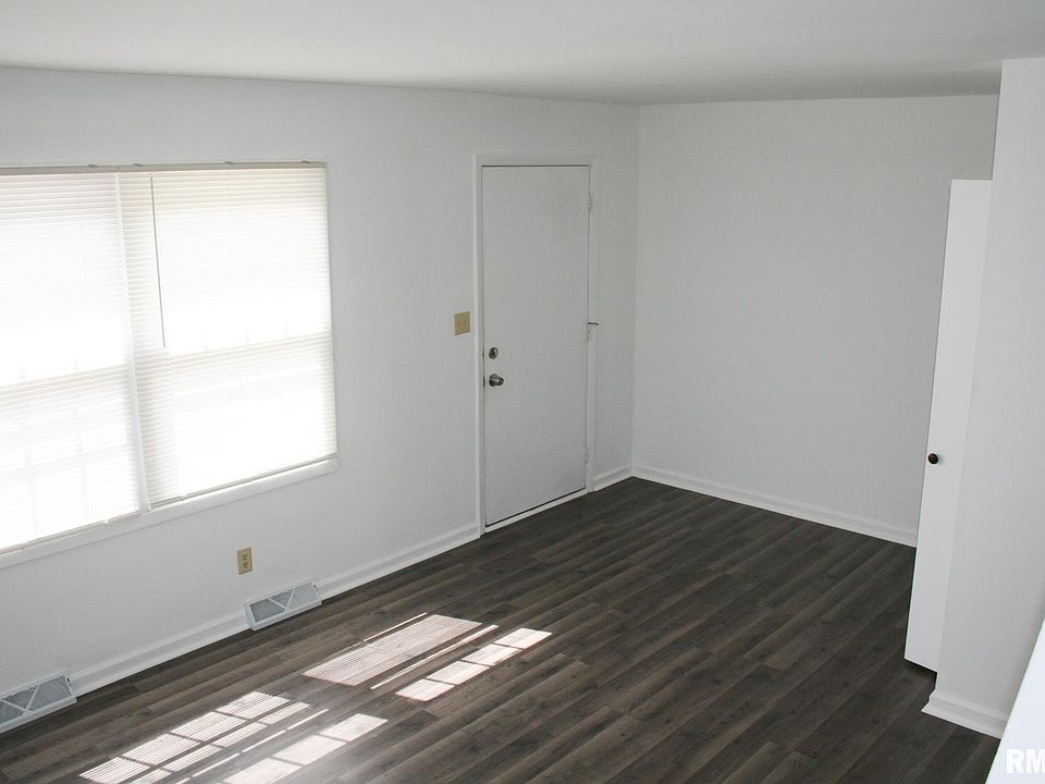 2613 Hawthorne Dr, Bettendorf, IA 52722 Zillow