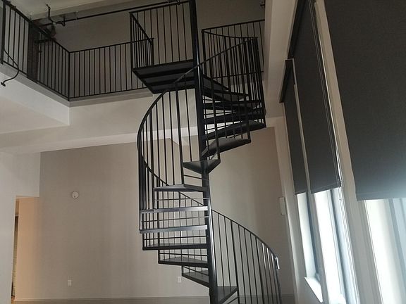 5th image of 10 E Grand River Ave #604