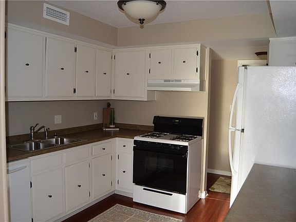 3rd image of 6340 Greenwood Pkwy APT 101