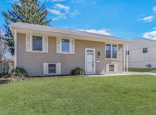 425 Kingston Dr, Romeoville, IL 60446