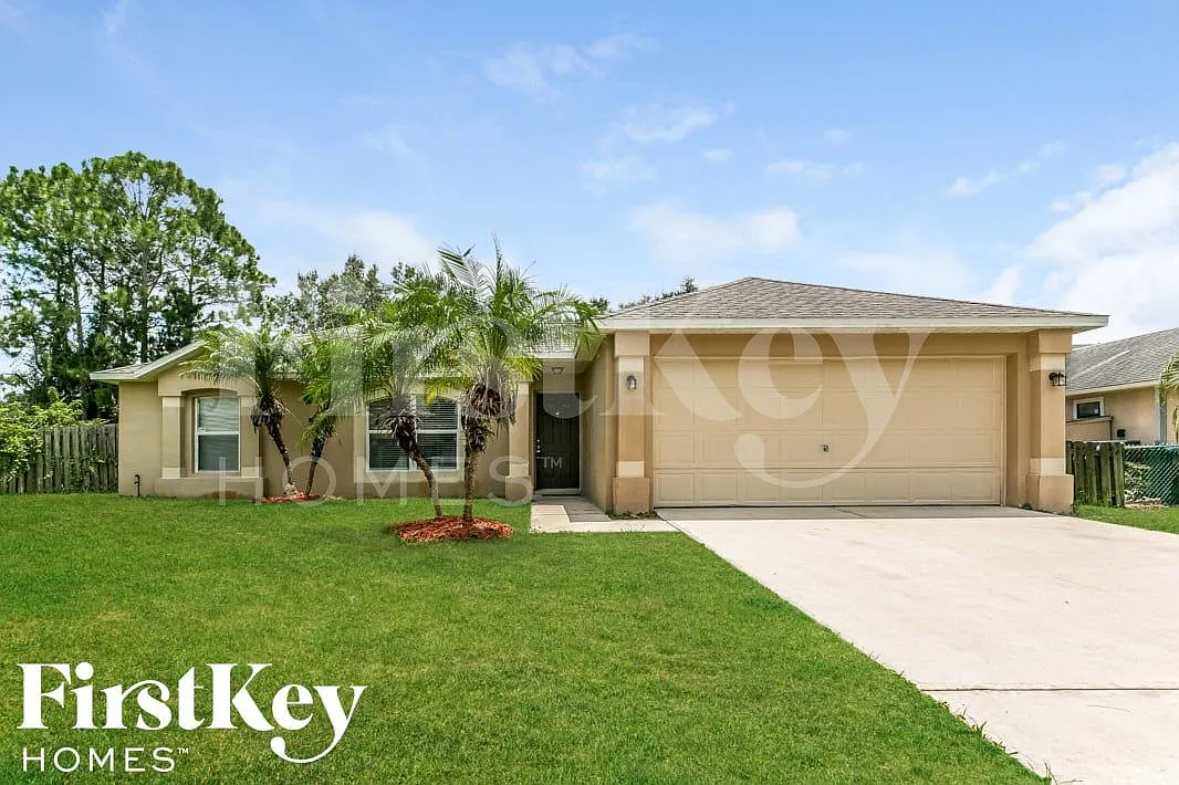 3 bed, 2.0 bath, 1440 sqft, $2,255 — Photo 1