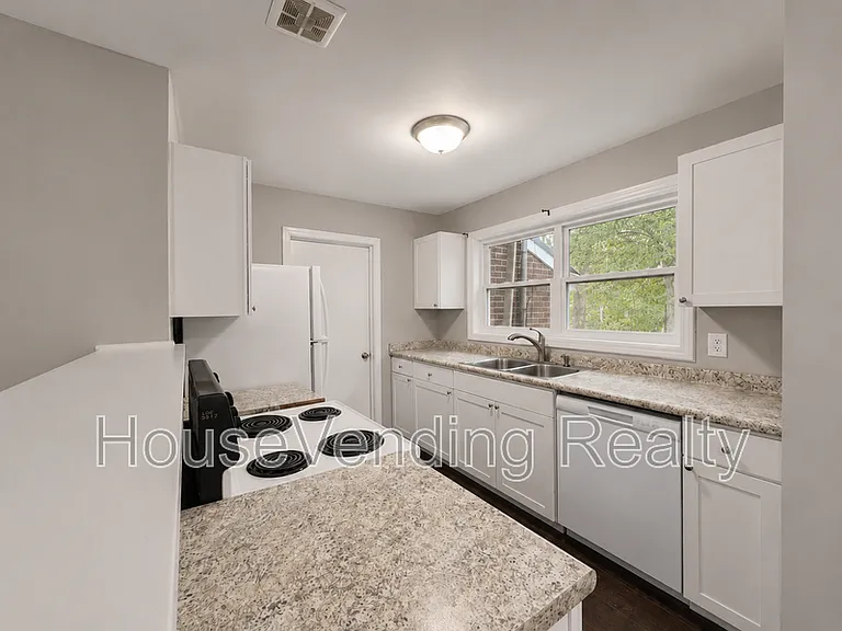 619 Tarpley St — Photo 5