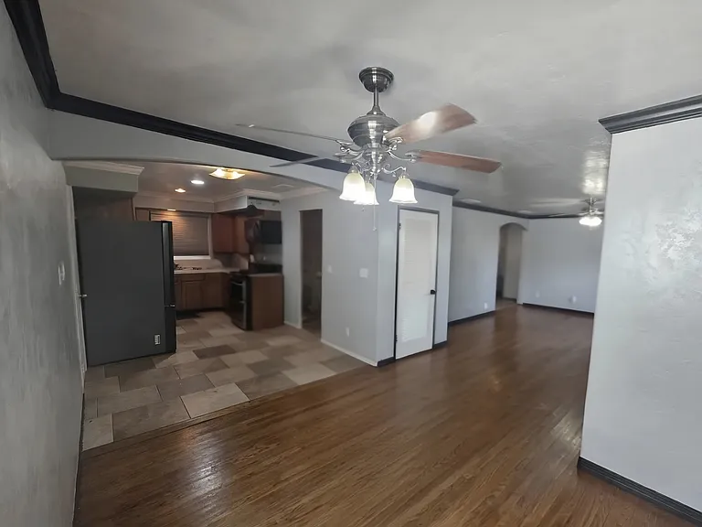215 Almond St — Photo 2
