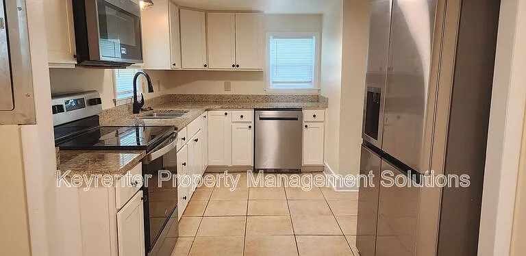 813 Highland Ave — Photo 6