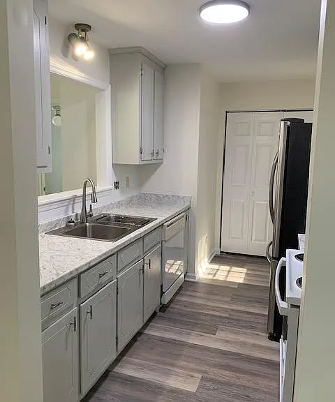 315 Alcona Ave — Photo 10