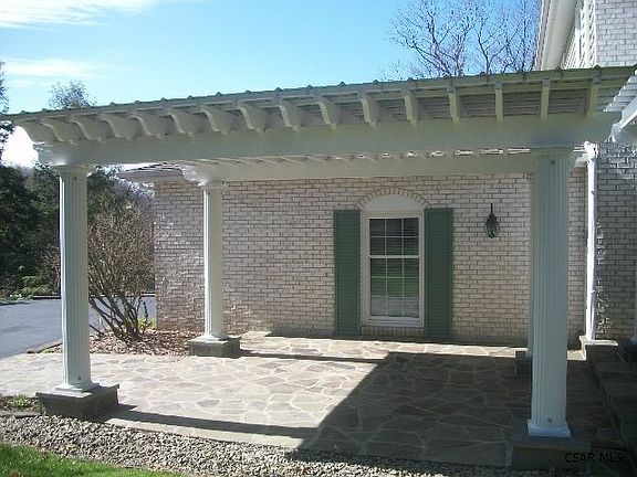 3rd image of 140 Rockwood Ln