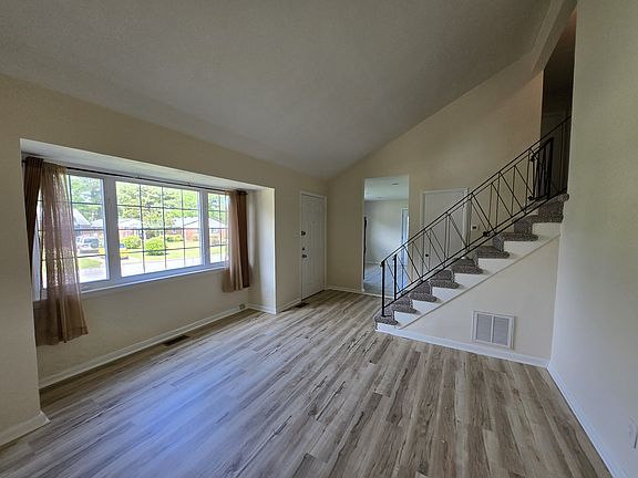 3rd image of 3505 Victoria Dr