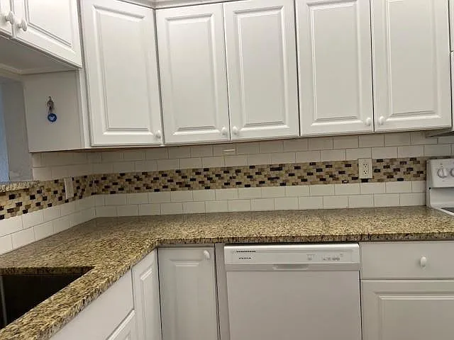 2 bed, 2.0 bath, 820 sqft, $1,750 — Photo 2