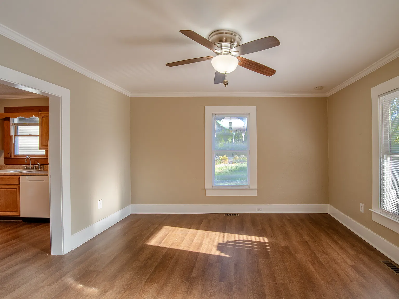 2 bed, 944 sqft, $1,800 — Photo 3