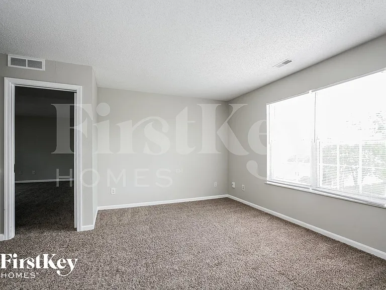 8925 Lighthorse Dr — Photo 7