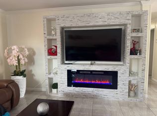 1364 Four Seasons Blvd, Tampa, FL 33613