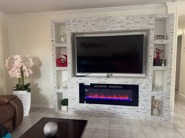 1364 Four Seasons Blvd, Tampa, FL 33613