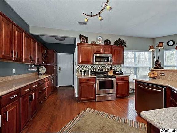 4th image of 6209 Summerlin Pl