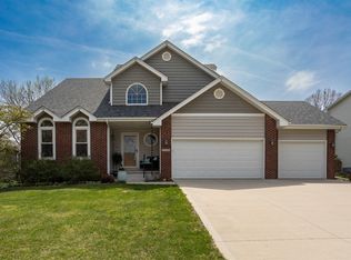 7508 Hickory Ln, Urbandale, IA 50322