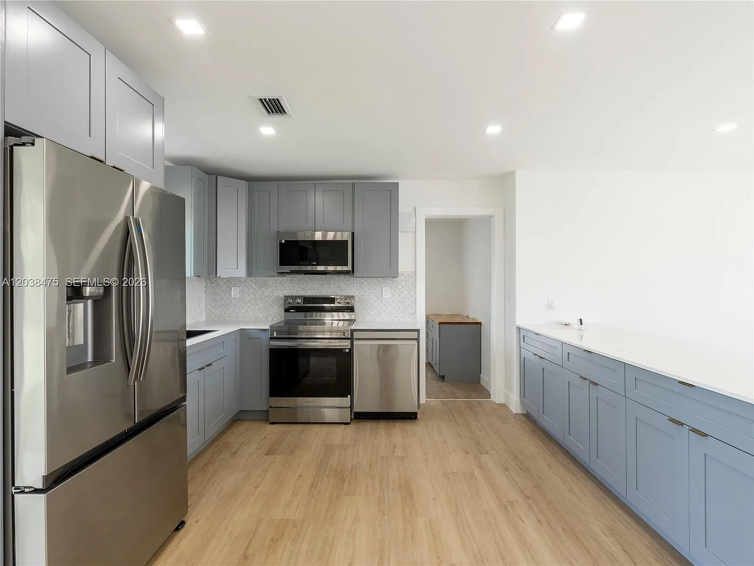3 bed, 2.0 bath, $3,300 — Photo 3