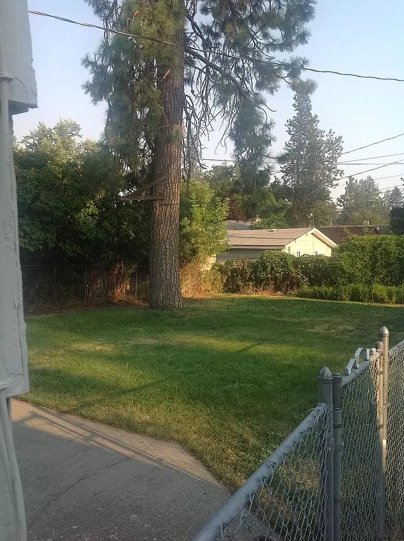 1214 E. Thurston Ave, Spokane, WA 99203 - NuKey Realty & Property Management LLC — Photo 2