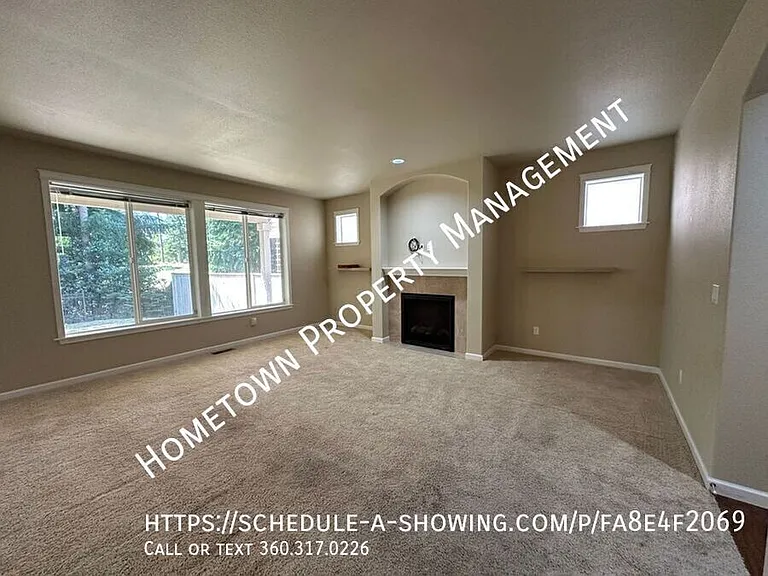 4241 Dudley Dr NE — Photo 4