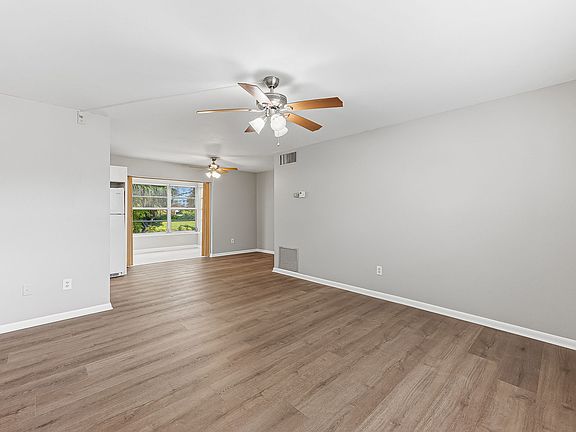 5th image of 1514 Edgewater Cir APT 2