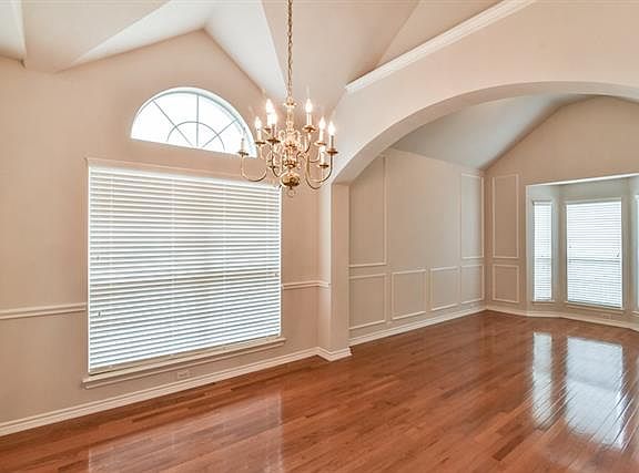 4th image of 1613 Fairfax Dr