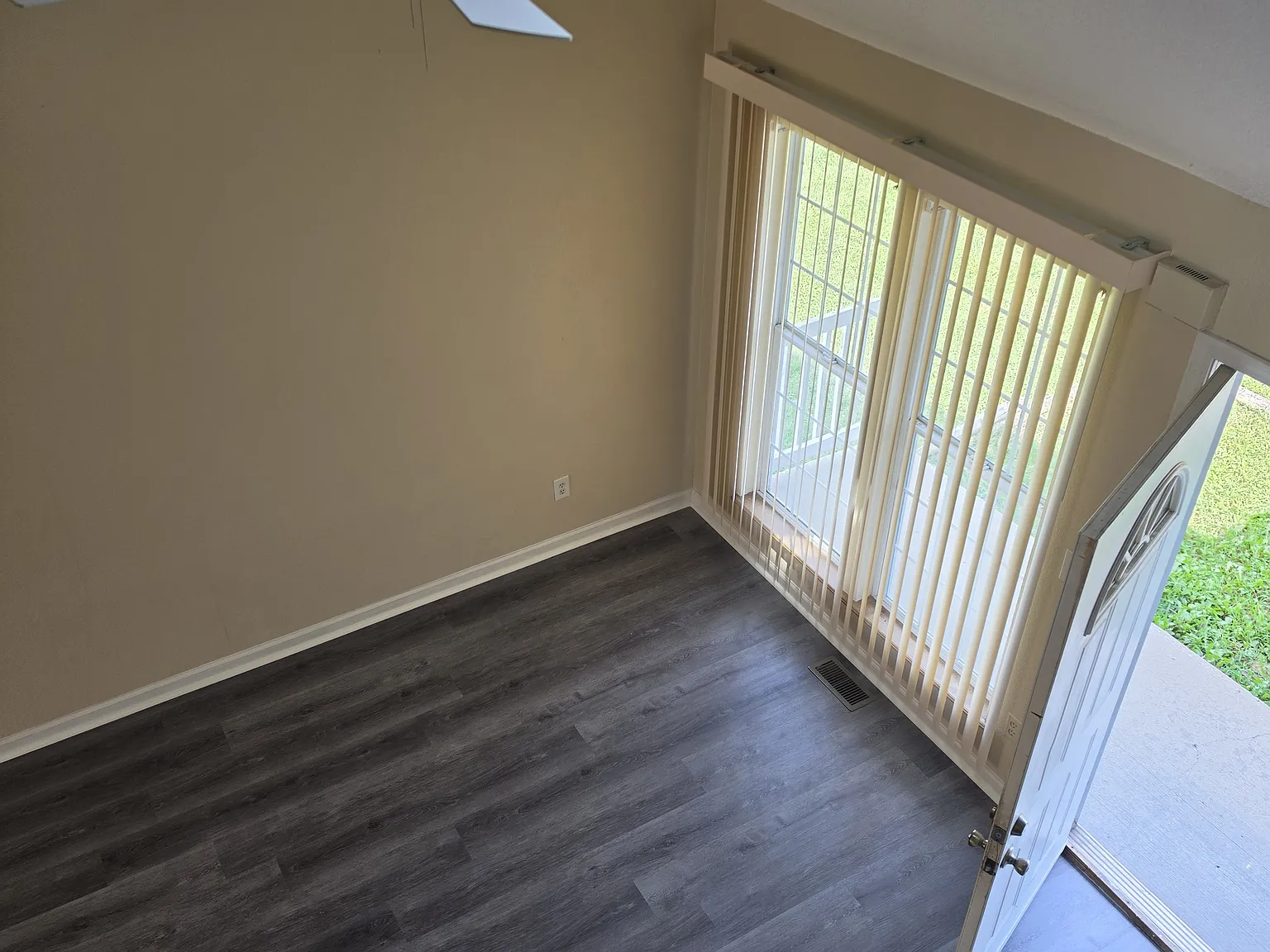 3 bed, 2.5 bath, 2085 sqft, $1,850 — Photo 4