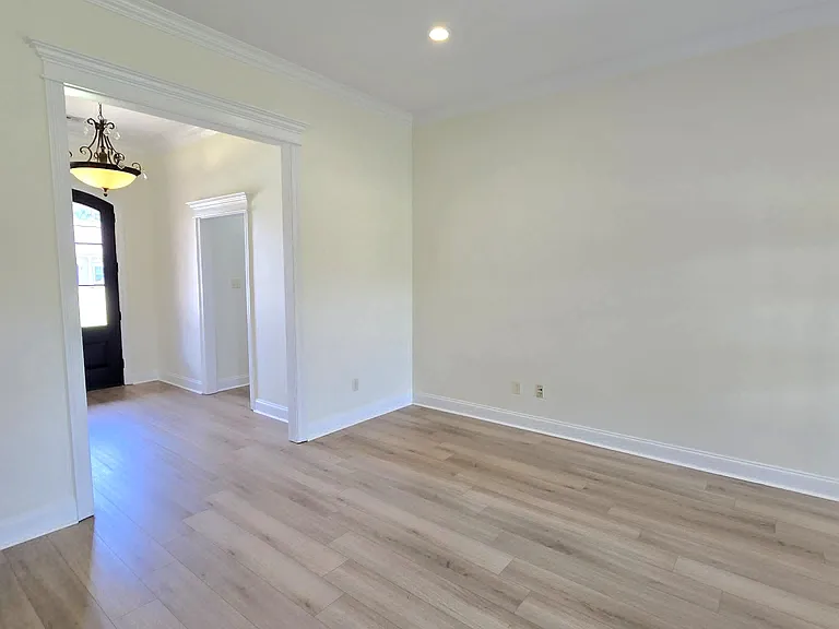 2619 E Robinwood Dr — Photo 2