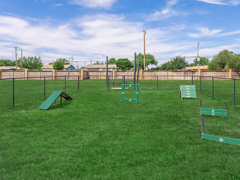 District West — Photo 29