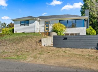 560 N Keene Way Dr, Medford, OR 97504