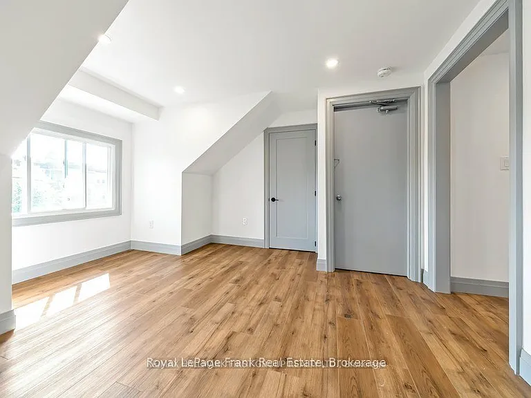 622 Simcoe St N #3 — Photo 12