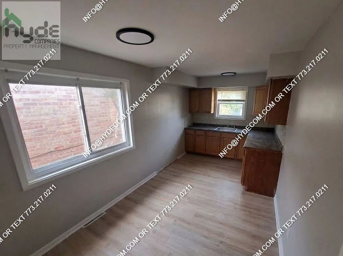 8922 South Lowe Avenue - 1 — Photo 4