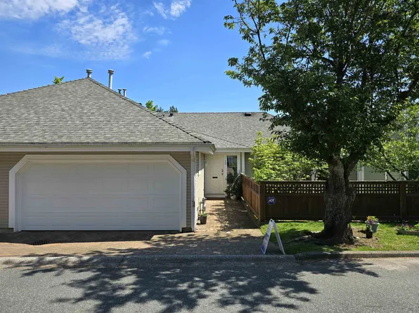 1140 Falcon Dr #12, Coquitlam, BC V3E 2J8