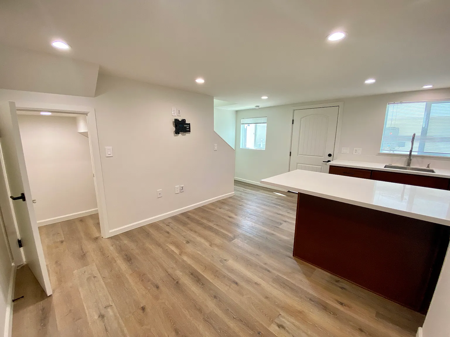 423 Saratoga St — Photo 2