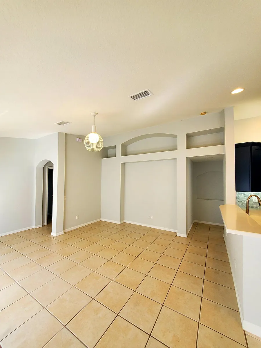 Building Photo - 16604 Caracara Ct