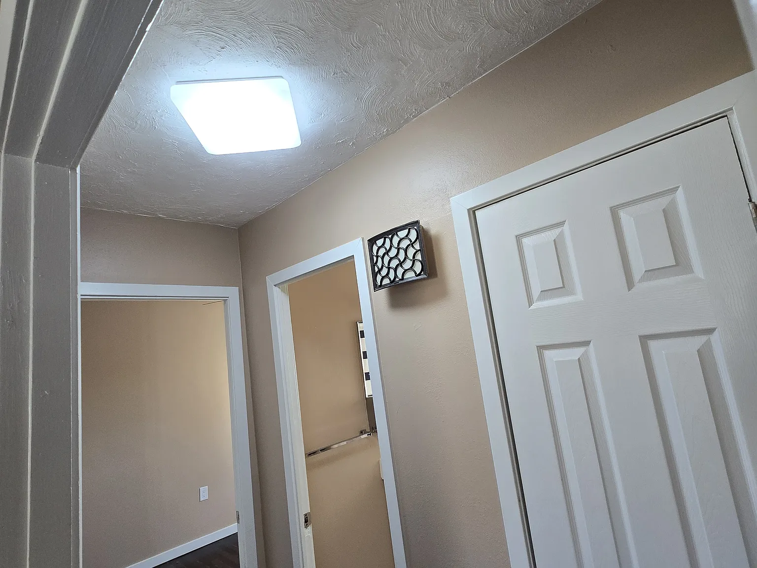 63 Watkins Ln — Photo 2