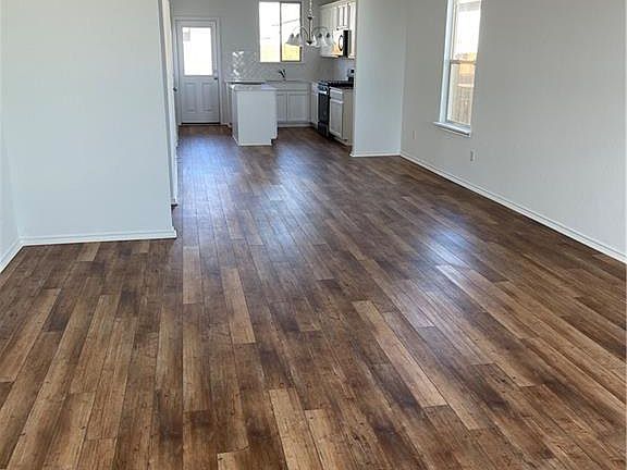 4th image of 605 Goat Willow Ln