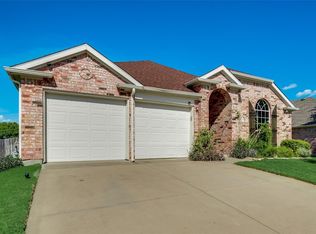 8207 Macgregor Dr, Arlington, TX 76002