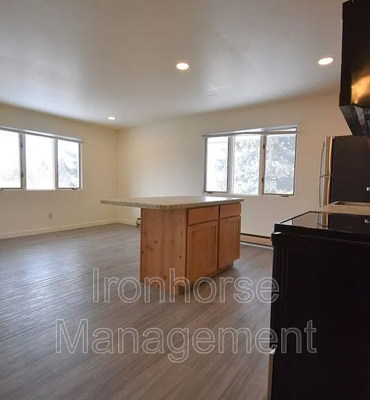 801 W Villard St #37 — Photo 3