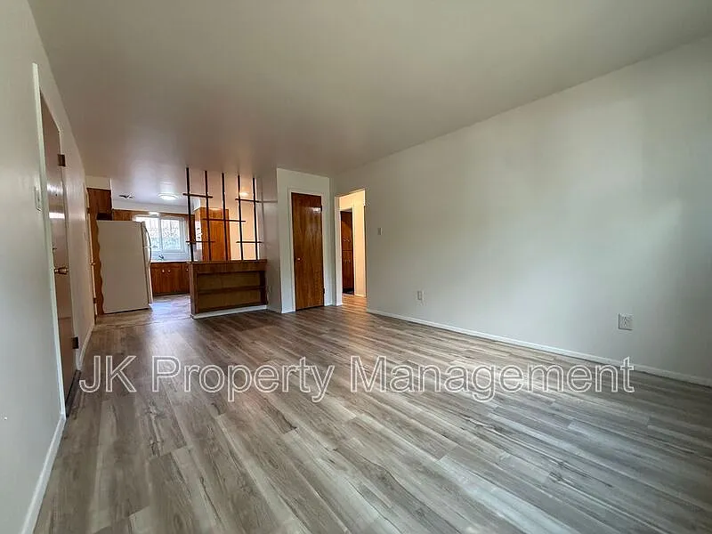 2 bed, 1.0 bath, $925 — Photo 4