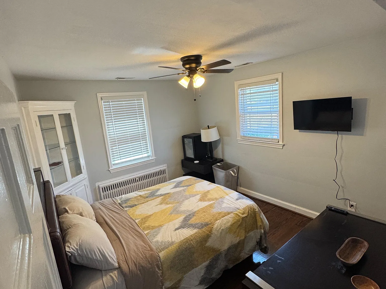 4 bed, 1.5 bath, 2100 sqft, $910 — Photo 1
