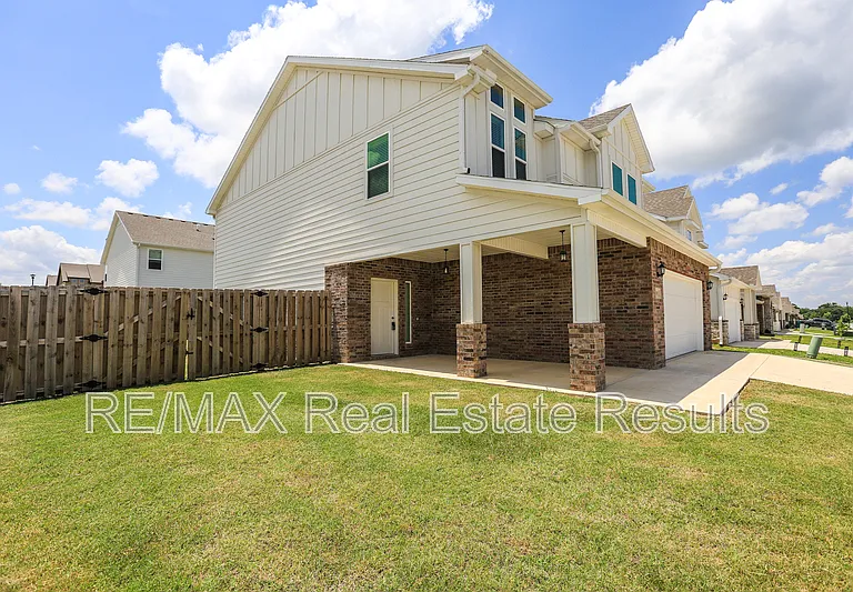 2011 Wildflower Dr — Photo 3