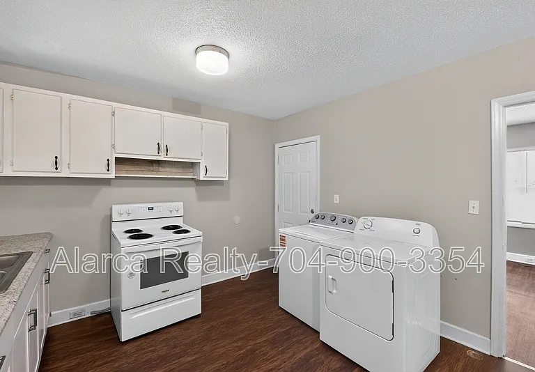 1007 Green Circle Dr — Photo 3
