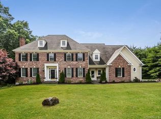4 Whitney Ln, West Simsbury, CT 06092