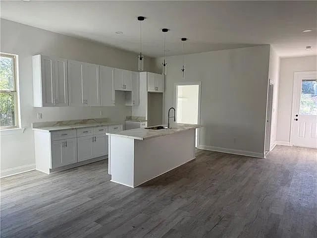 8 bed, 8.0 bath, 4500 sqft, $2,800 — Photo 3